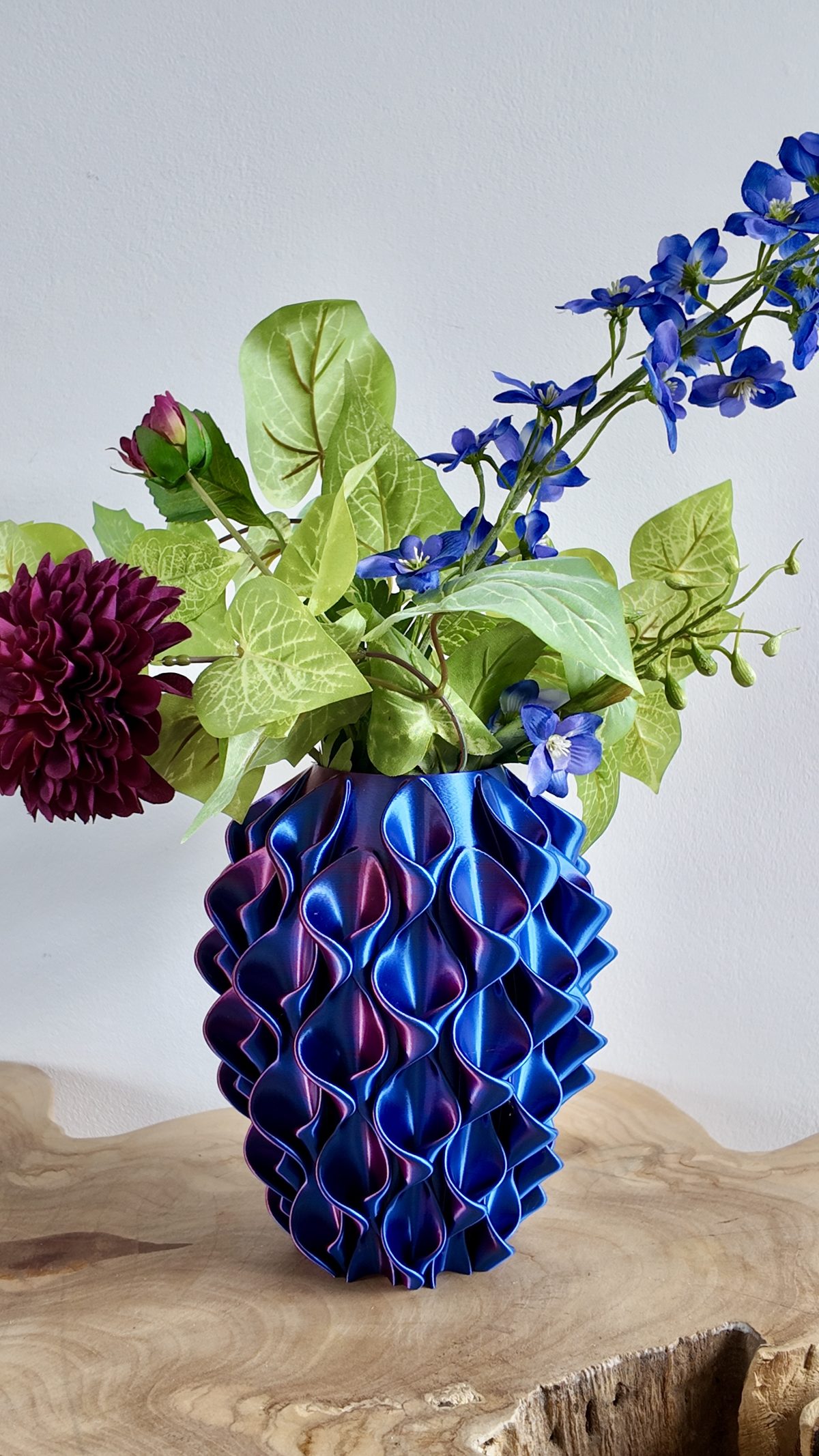 Blauwe 3D-geprinte vaas met zijdeglans