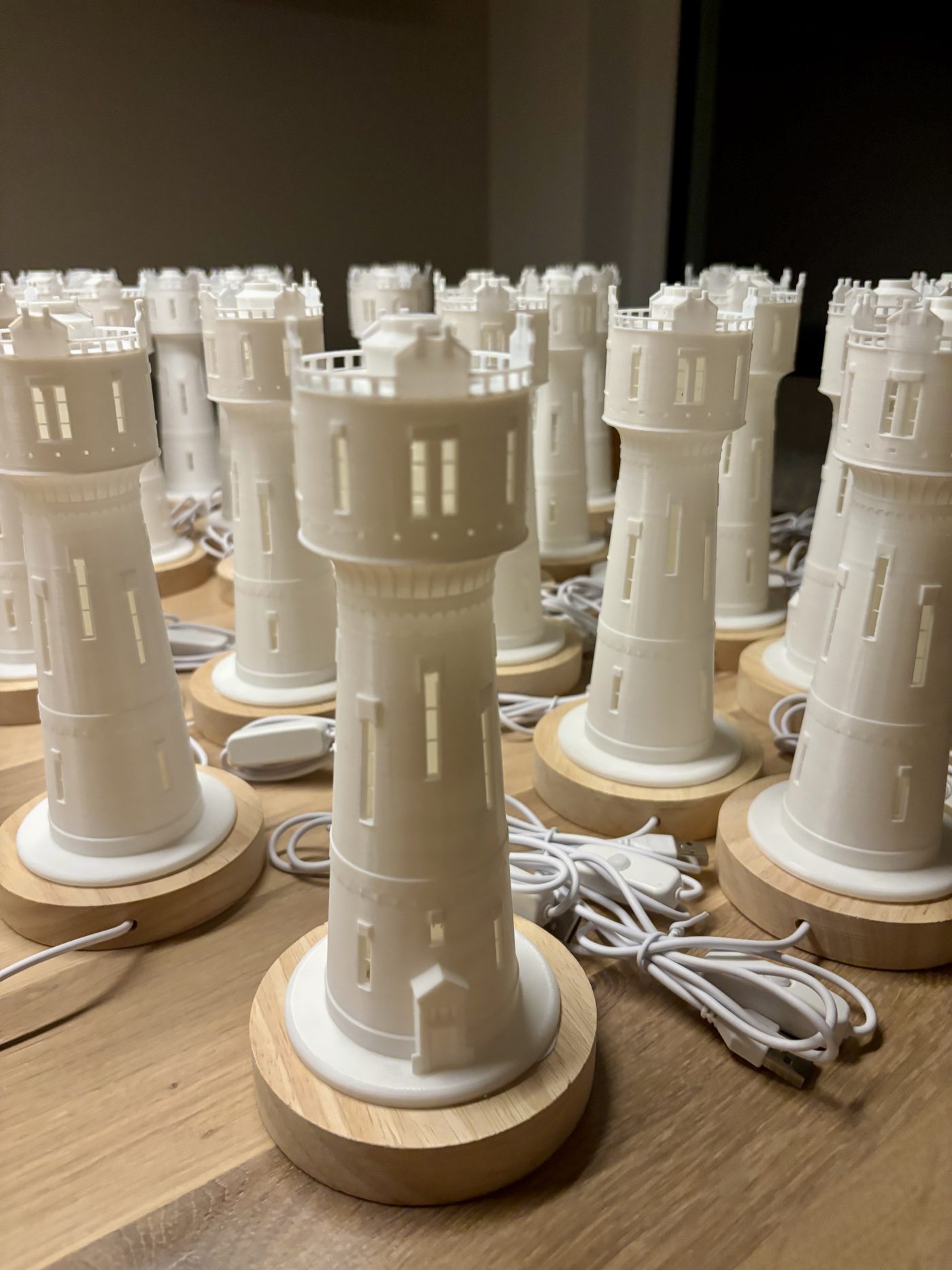 Een reeks 3D-geprinte Helders watertorenlampen van DH 3D Print